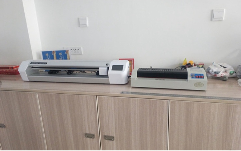 銅版紙模切機(jī)、即時(shí)貼雕刻機(jī)