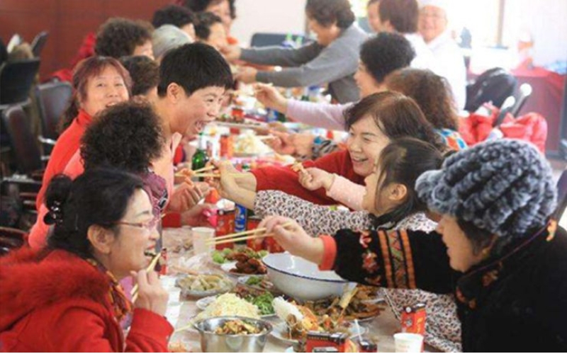 敦煌社區(qū)舉辦“左鄰右舍話端午，鄰里一家親”端午節(jié)活動暨第十三屆百家宴活動